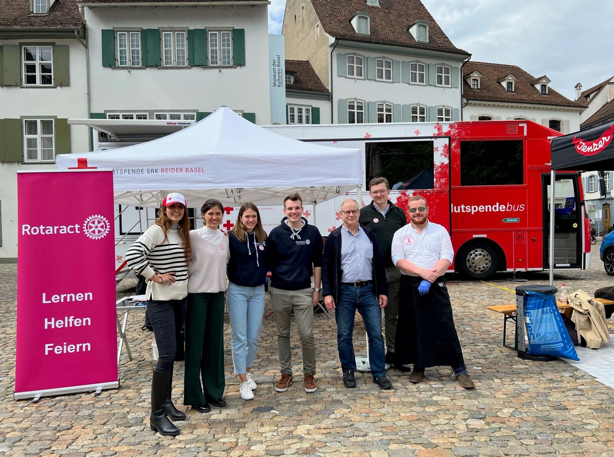 Il DG Alex Schär ha visitato la campagna di donazione di sangue del Rotaract Club Basel.