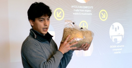 Der Gründer und CEO von Mycrobez, Mosas Pilscheur, präsentiert seine innovative Verpackungslösung.