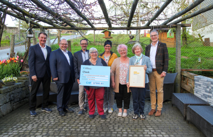 Das HEV-Team mit Clubpräsident Martin Becker (rechts) und den Rotariern Hugo Ziswiler (links) und Armin Hartmann (2. von links)