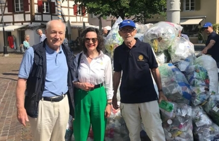 DGE Christine Davatz besuchte den RC Arlesheim während der Plastik-Sammelaktion am Action Day.